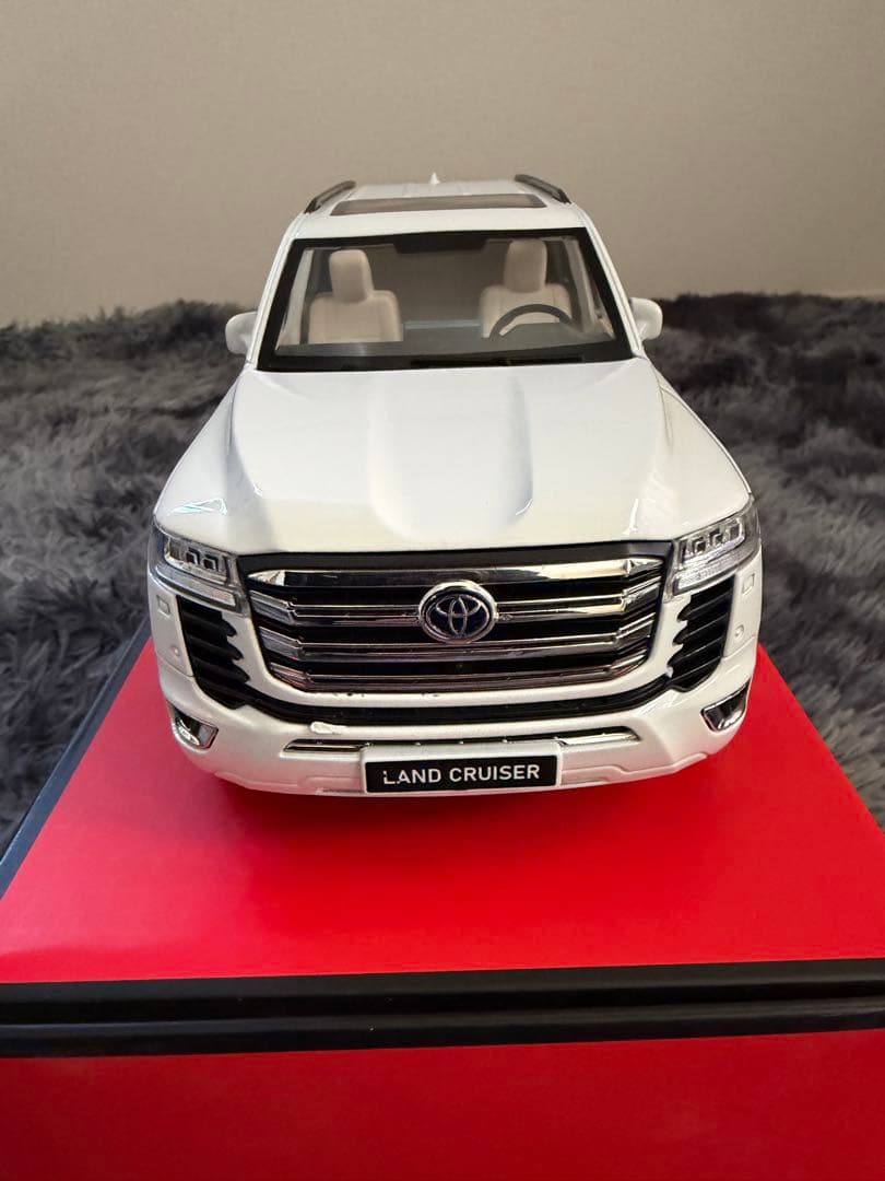 値下げ不可トヨタ ランドクルーザー ミニカー 1/18