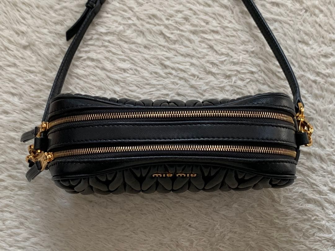 MIU MIU 正規品　美品　マトラッセ　マテラッセ　黒　ショルダーバッグ