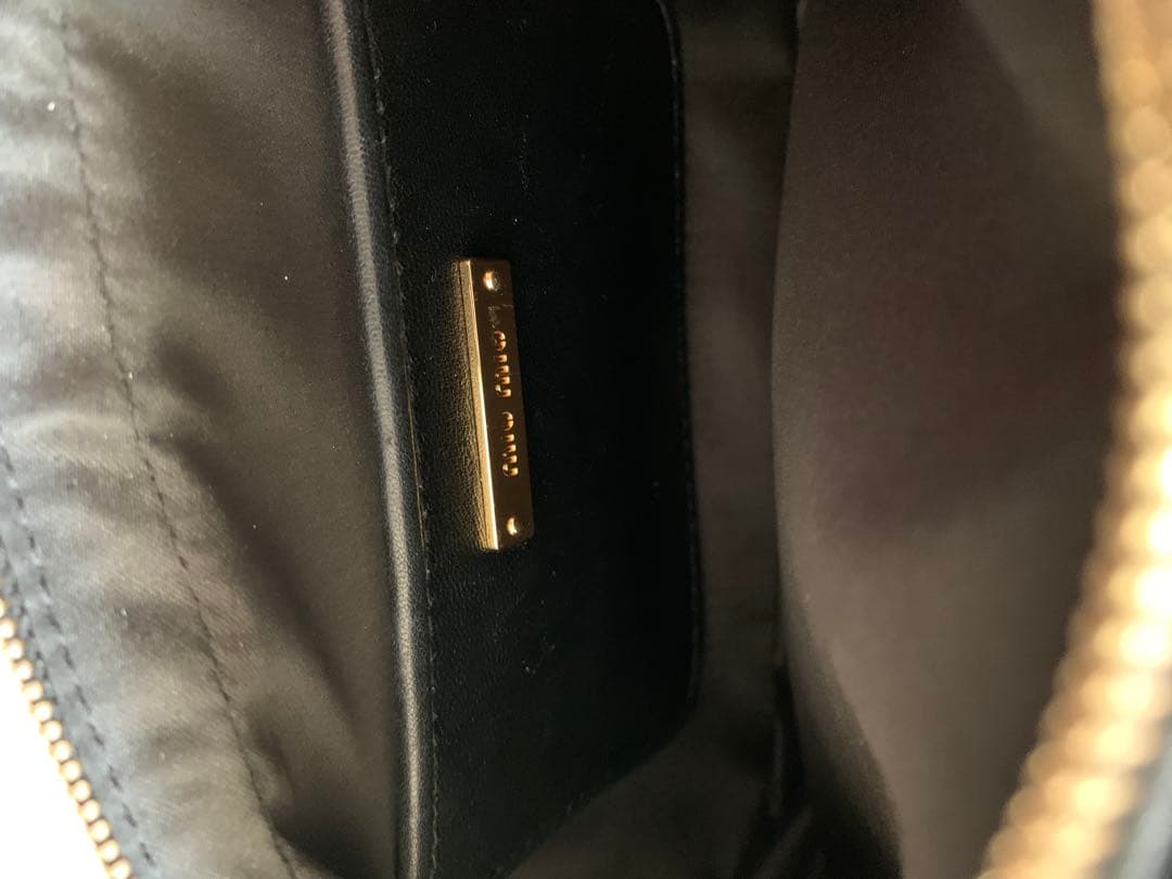 MIU MIU 正規品　美品　マトラッセ　マテラッセ　黒　ショルダーバッグ