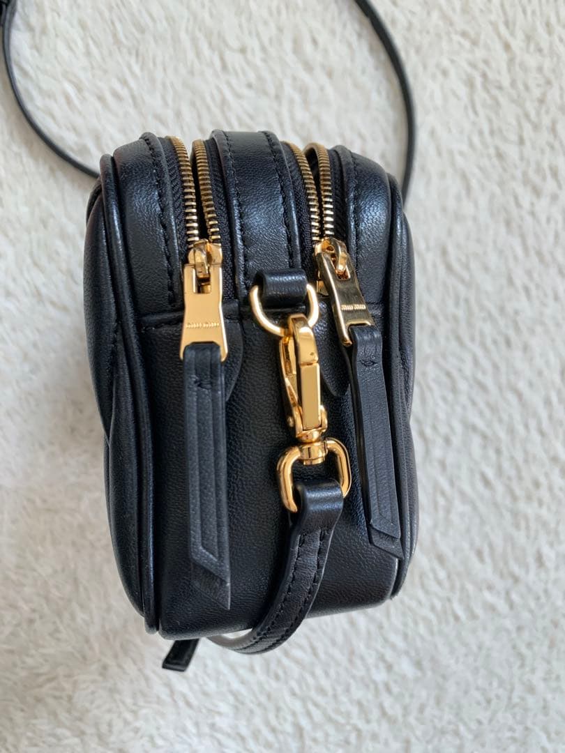 MIU MIU 正規品　美品　マトラッセ　マテラッセ　黒　ショルダーバッグ