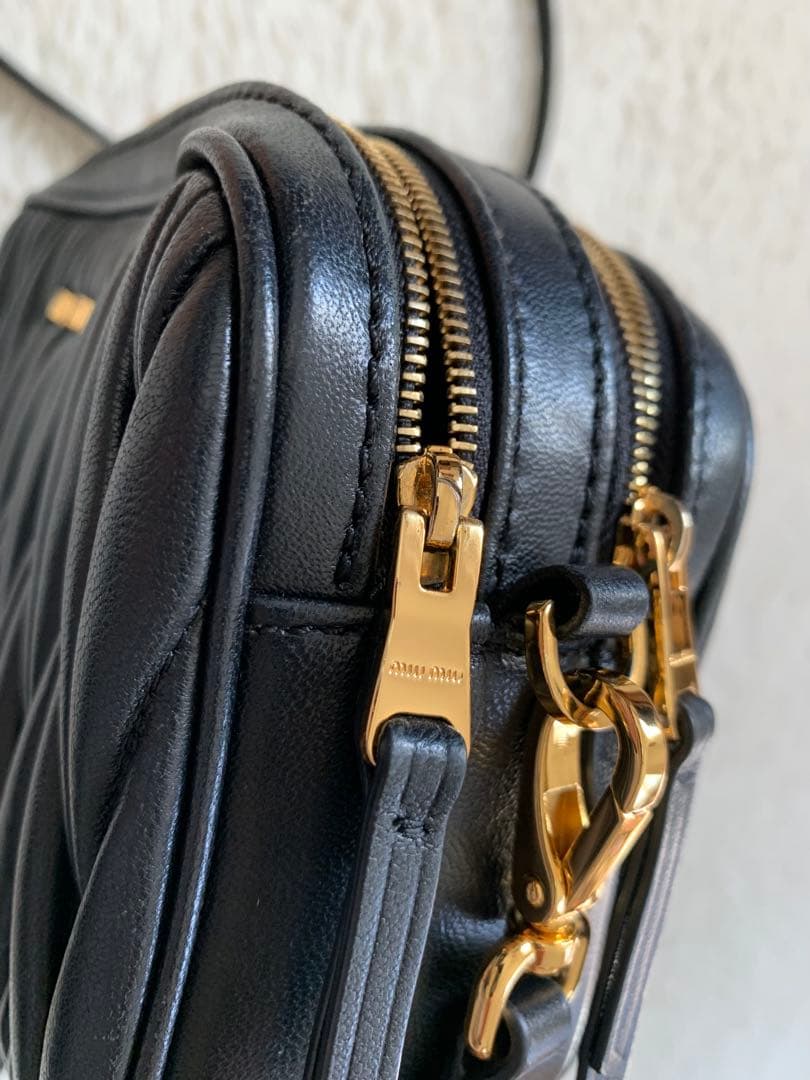 MIU MIU 正規品　美品　マトラッセ　マテラッセ　黒　ショルダーバッグ