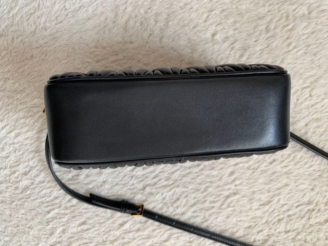 MIU MIU 正規品　美品　マトラッセ　マテラッセ　黒　ショルダーバッグ