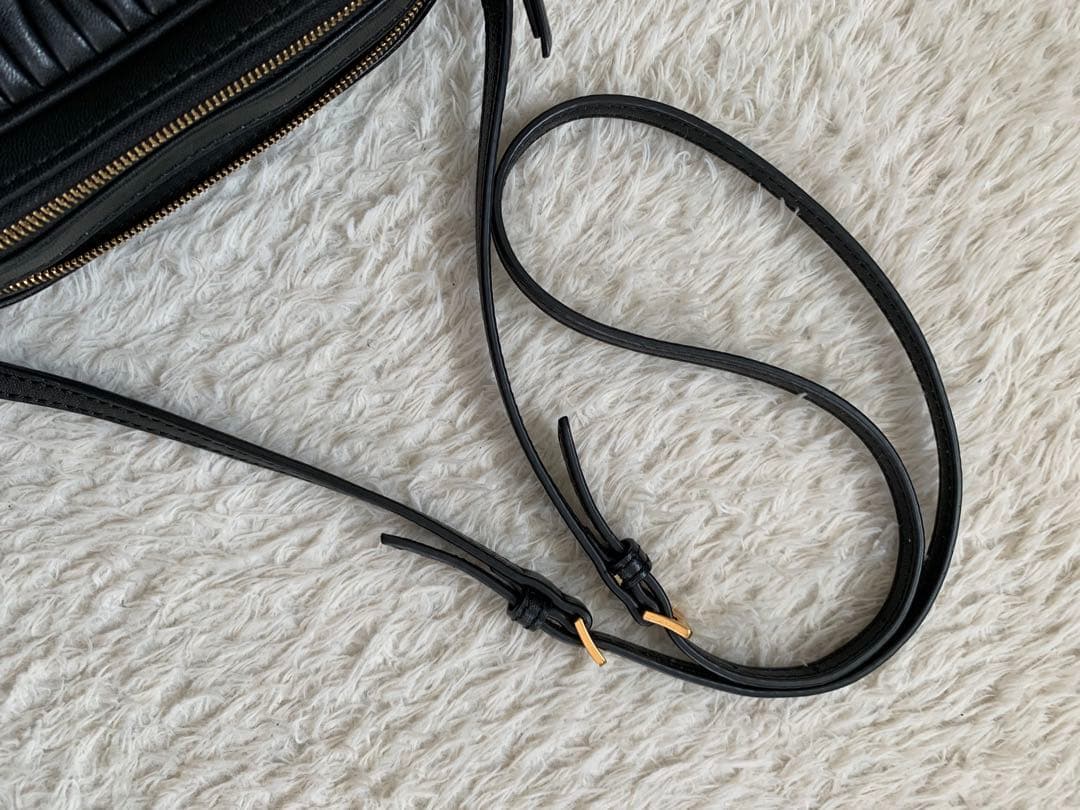 MIU MIU 正規品　美品　マトラッセ　マテラッセ　黒　ショルダーバッグ