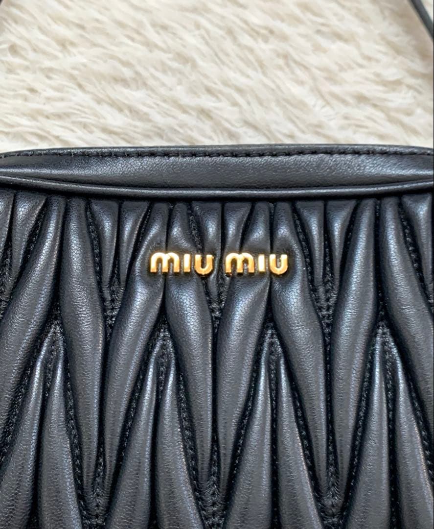 MIU MIU 正規品　美品　マトラッセ　マテラッセ　黒　ショルダーバッグ