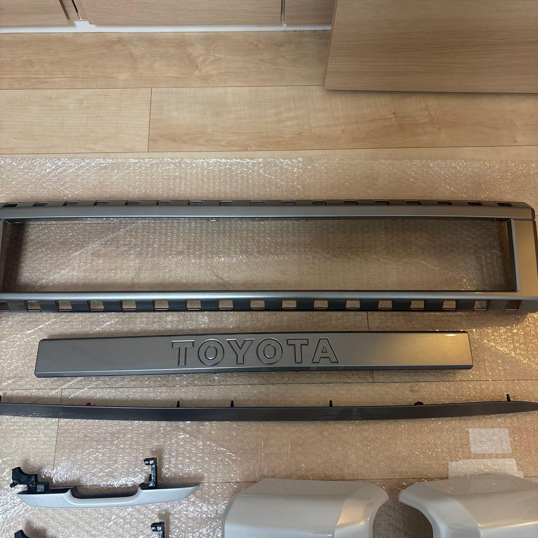 ランクル250VX純正パーツセット　ホワイトパールマイカ（新車外し)