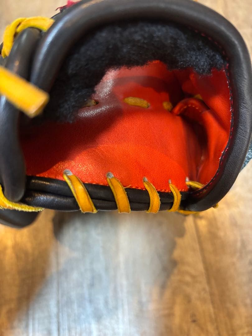 硬式野球グローブ 玉澤黒赤ストライプ