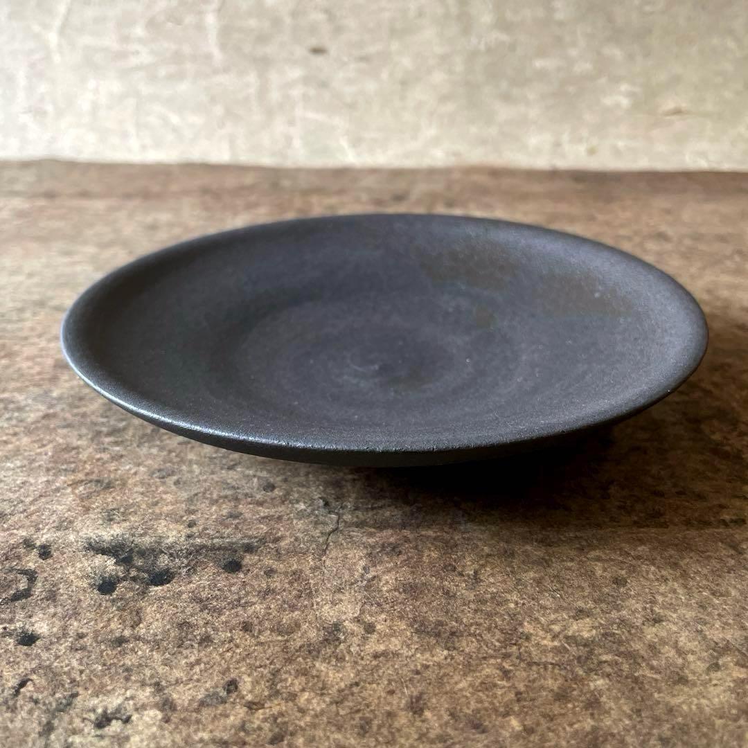 ぴーちゃん 【和モダン】美濃焼　黒錆マット平皿 M