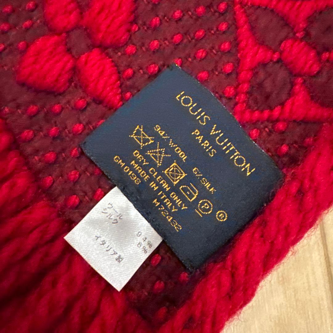 LOUIS VUITTON赤色 ロゴ入り マフラー フリンジ付き