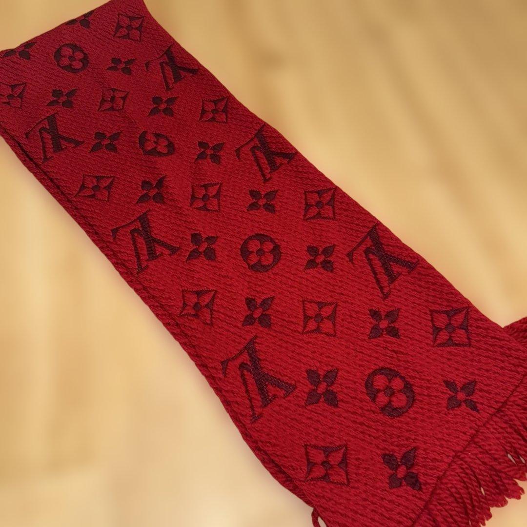 LOUIS VUITTON赤色 ロゴ入り マフラー フリンジ付き