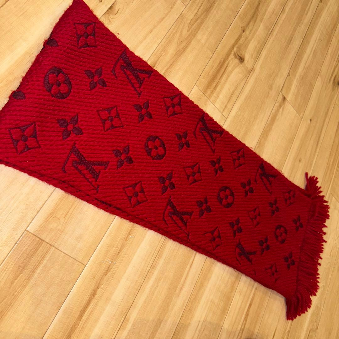 LOUIS VUITTON赤色 ロゴ入り マフラー フリンジ付き