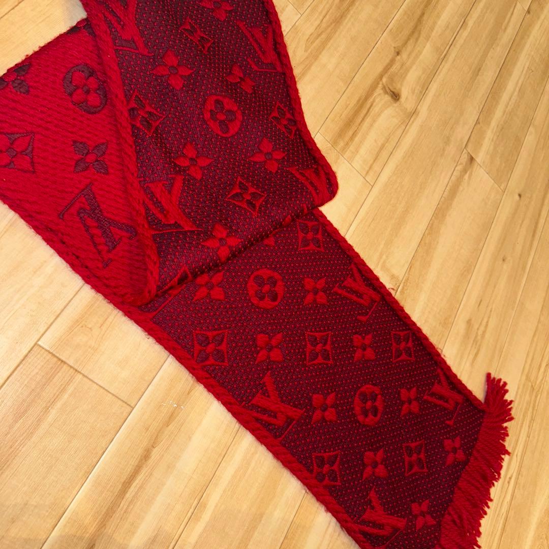 LOUIS VUITTON赤色 ロゴ入り マフラー フリンジ付き