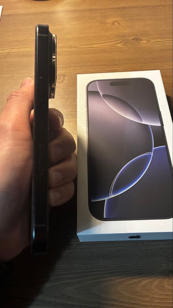 iPhone16pro ブラックチタニウム　128GB SIMフリー