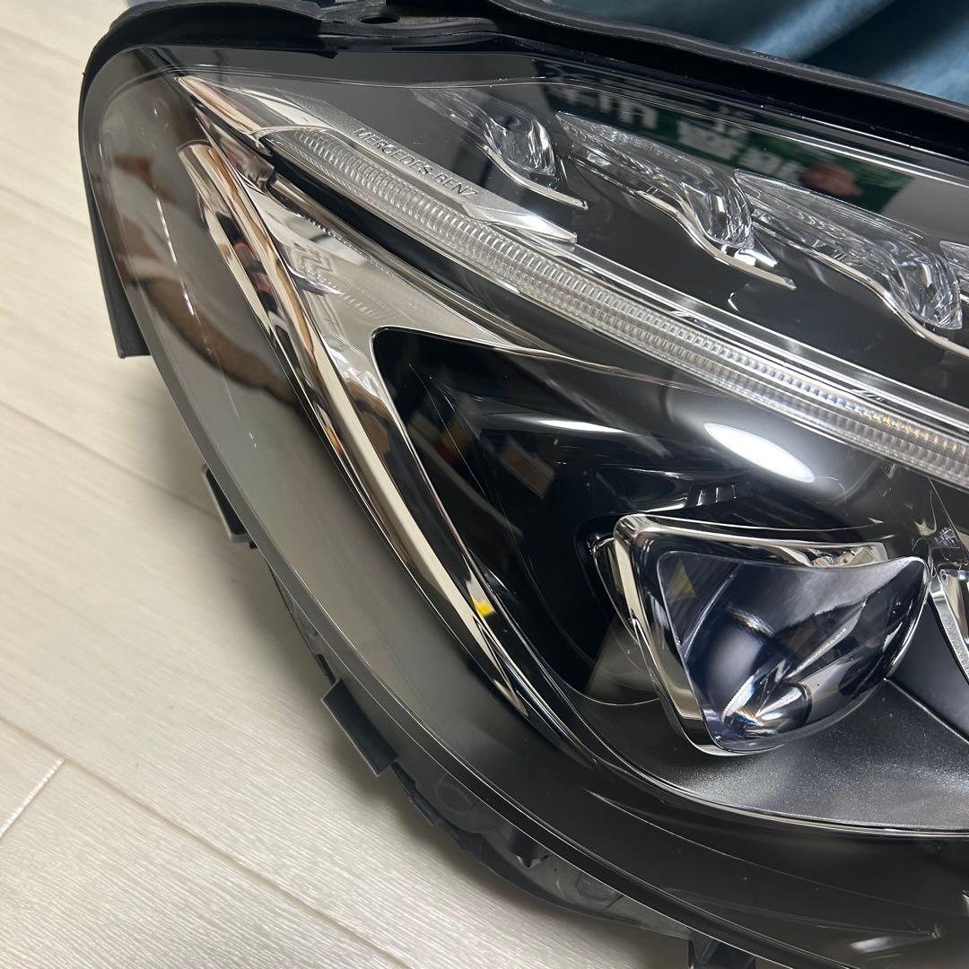 [極美品中古パーツ]メルセデスベンツ　w205 前期Cクラス　右ヘッドライト