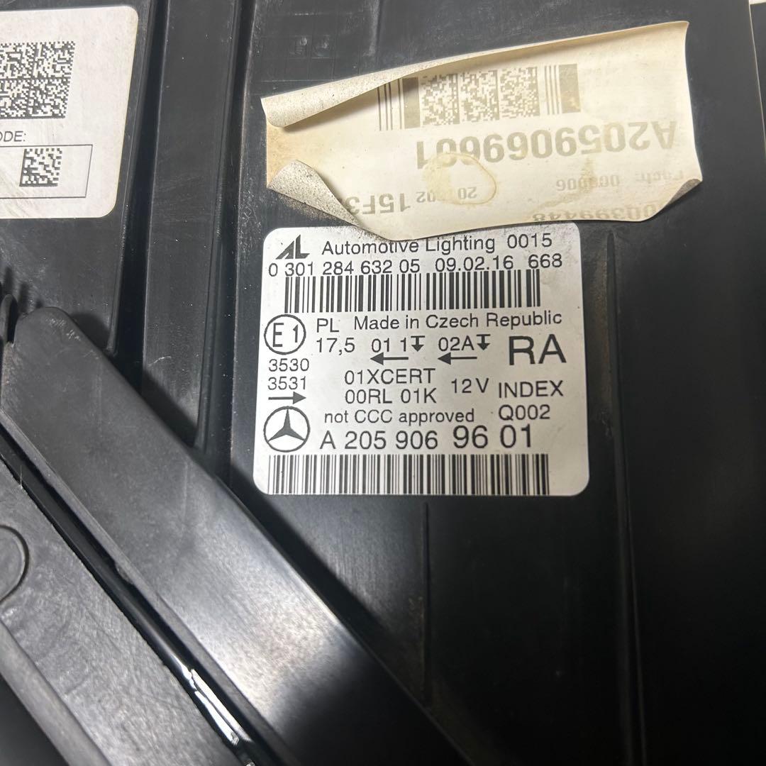 [極美品中古パーツ]メルセデスベンツ　w205 前期Cクラス　右ヘッドライト