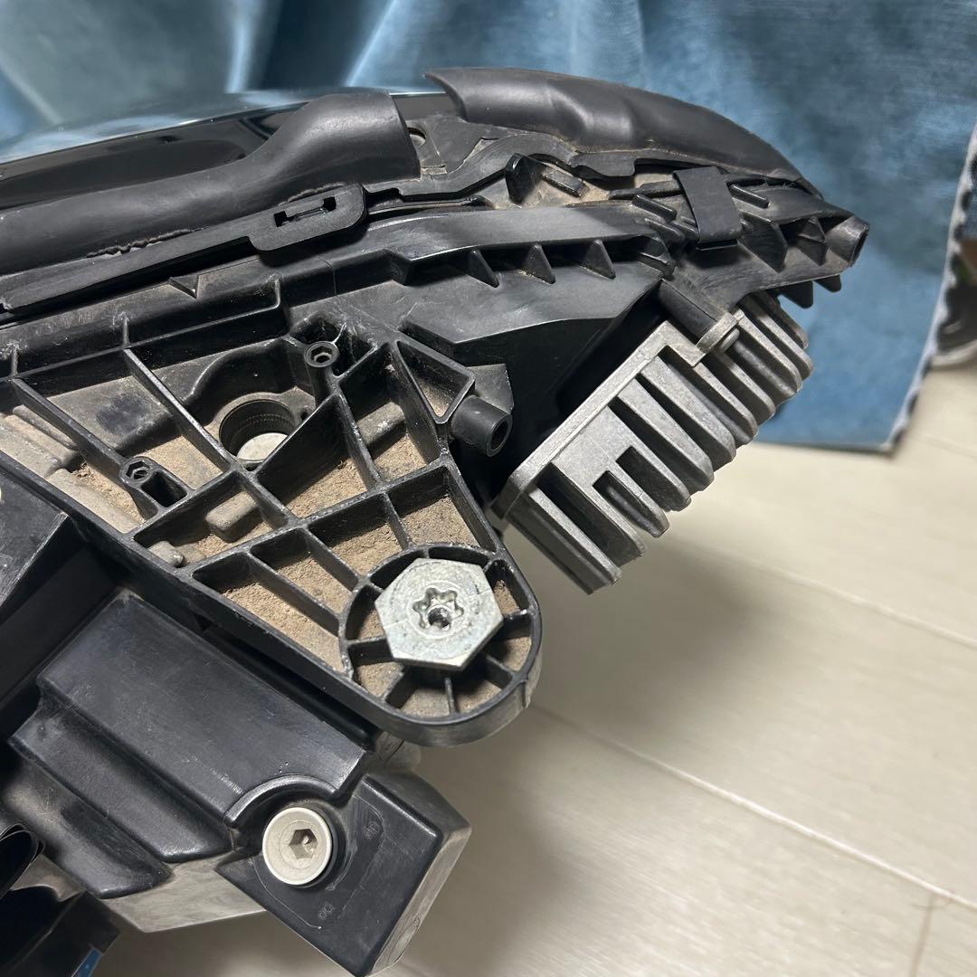 [極美品中古パーツ]メルセデスベンツ　w205 前期Cクラス　右ヘッドライト