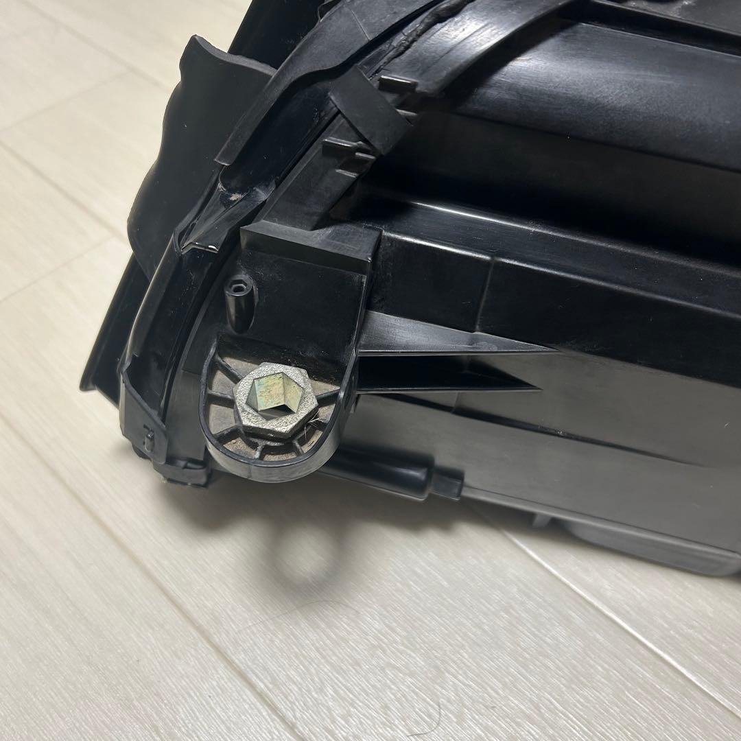 [極美品中古パーツ]メルセデスベンツ　w205 前期Cクラス　右ヘッドライト