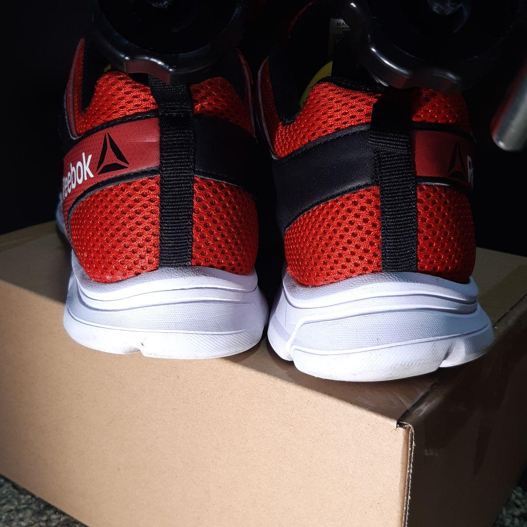 リーボック　Reebok　スニーカー