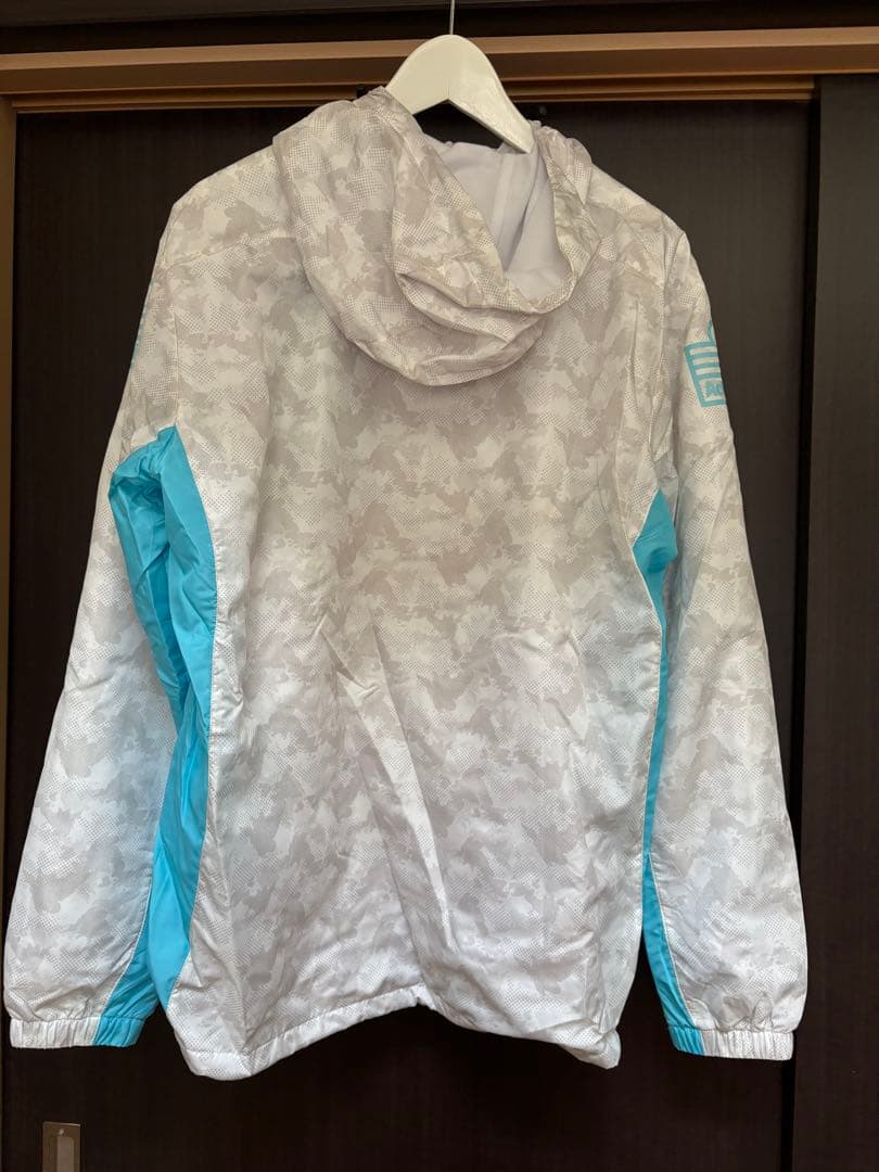 ジュビロ磐田　裏付きウーブンパーカー