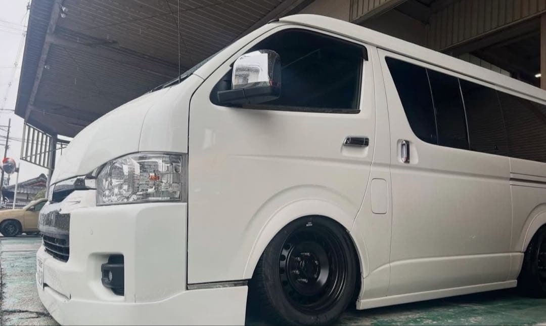 ハイエース　ガッツミラーレス　コーナーカバー