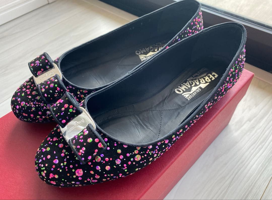 美品　フェラガモ フラットシューズ　VARINA 黒　ヴァリナ　バレエ