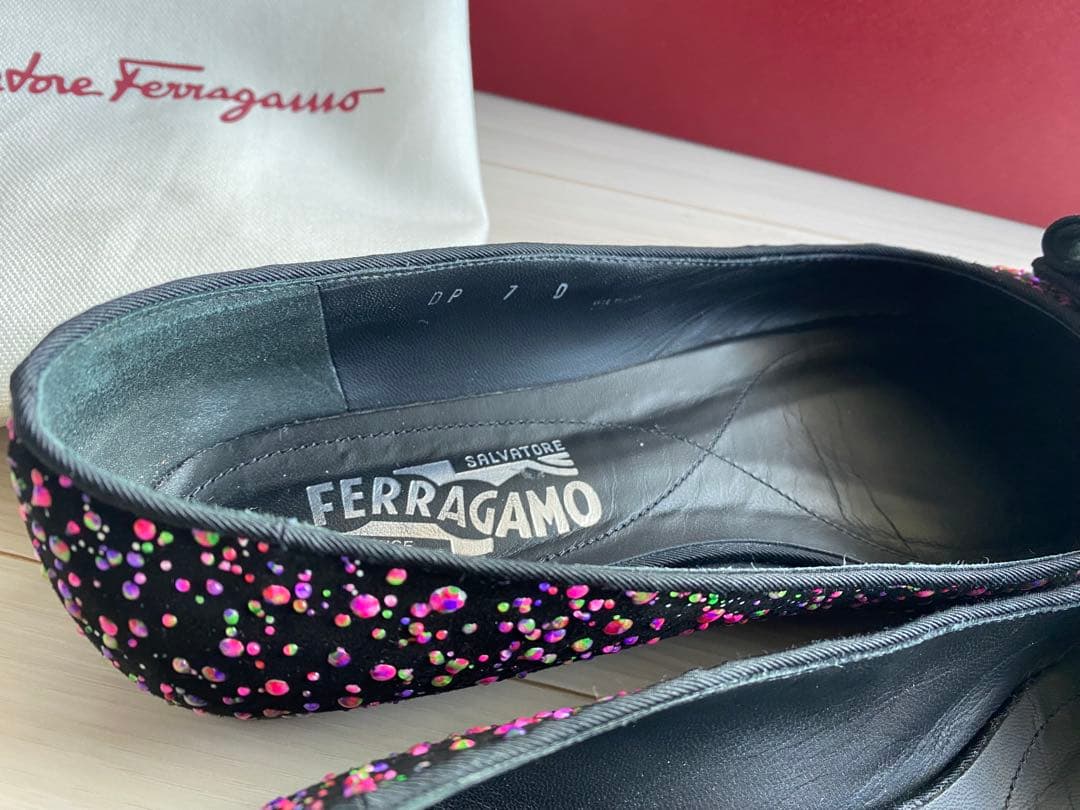 美品　フェラガモ フラットシューズ　VARINA 黒　ヴァリナ　バレエ