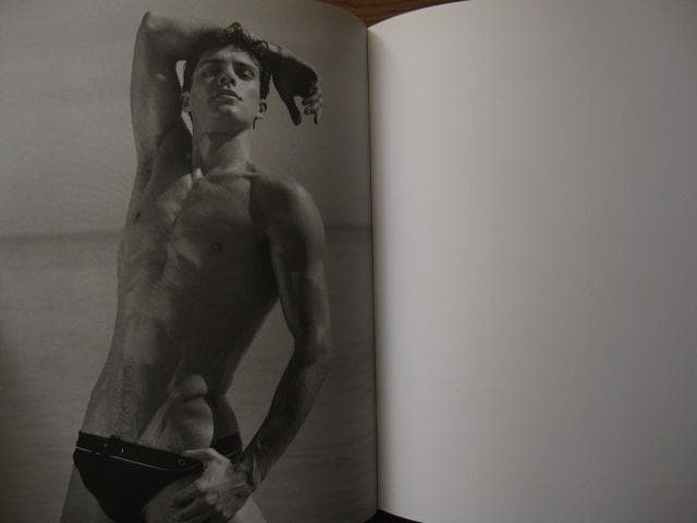 アート・デザイン・音楽 Roberto Bolle An Athlete in Tights