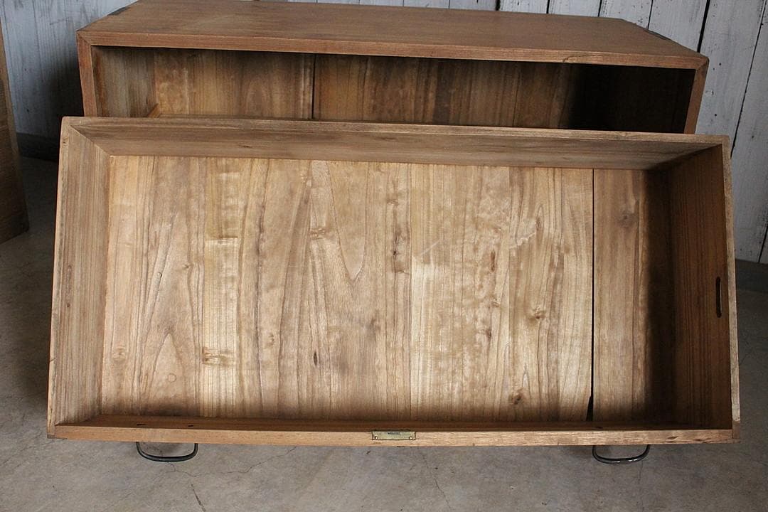 味のある古い木製の引き出し4杯　チェスト　桐箪笥　タンス　古家具　古民家