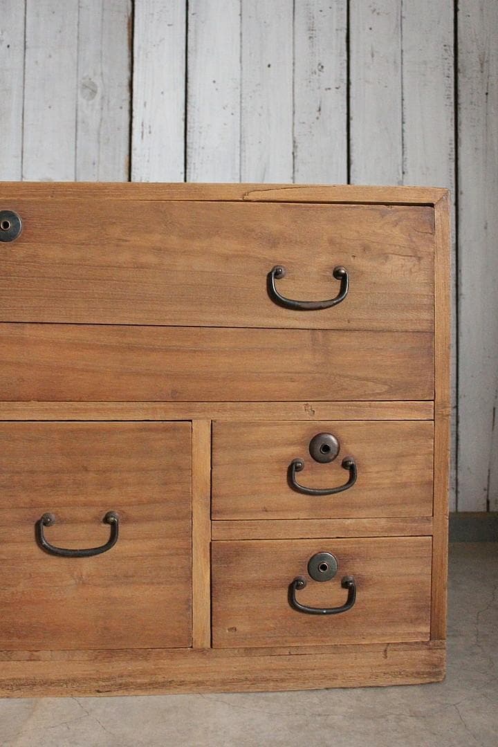 味のある古い木製の引き出し4杯　チェスト　桐箪笥　タンス　古家具　古民家