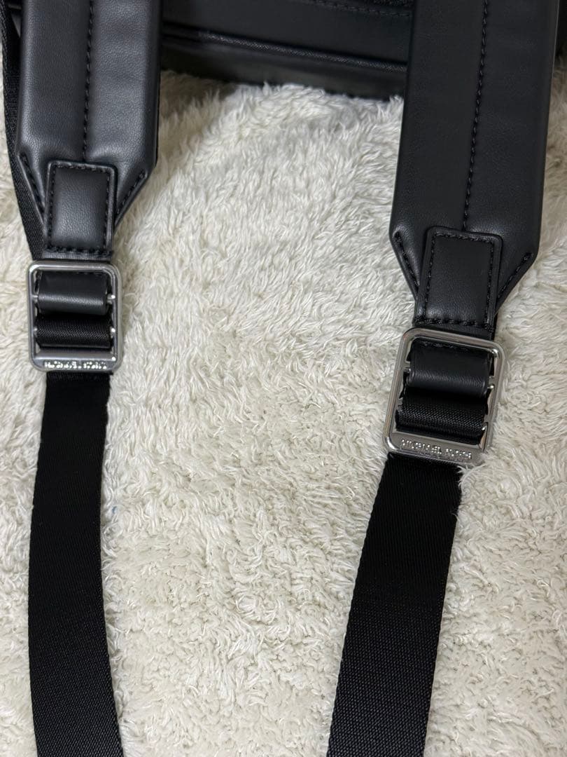 マイケルコース ブラック バックパック