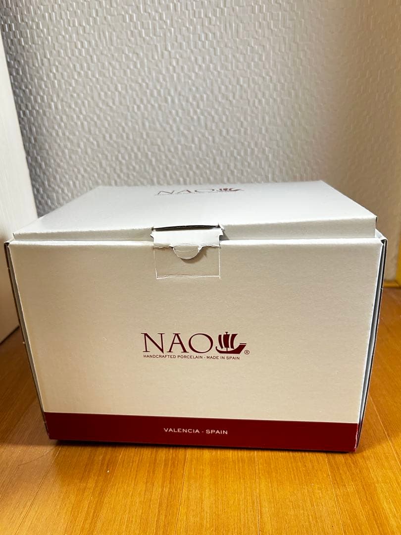 NAO 女性とミニーのフィギュア