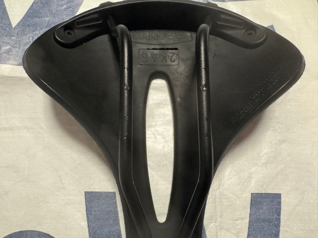 BROOKS carved cambium C19 ブラック