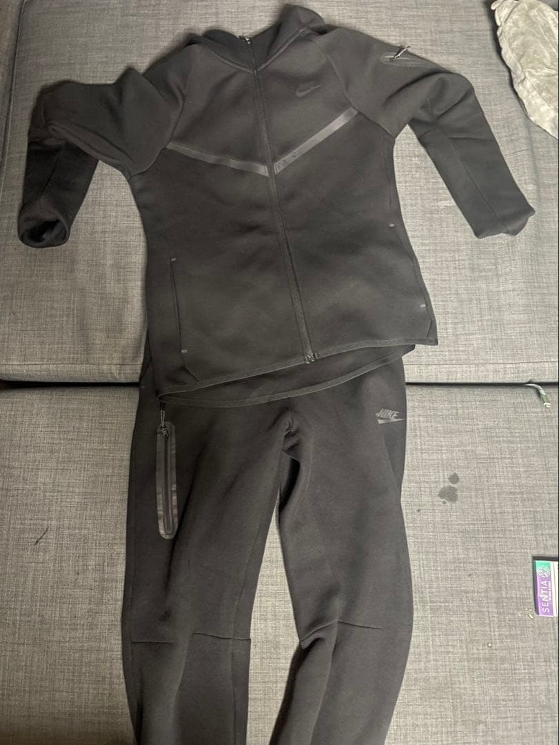 Nike テックフリース　ブラック