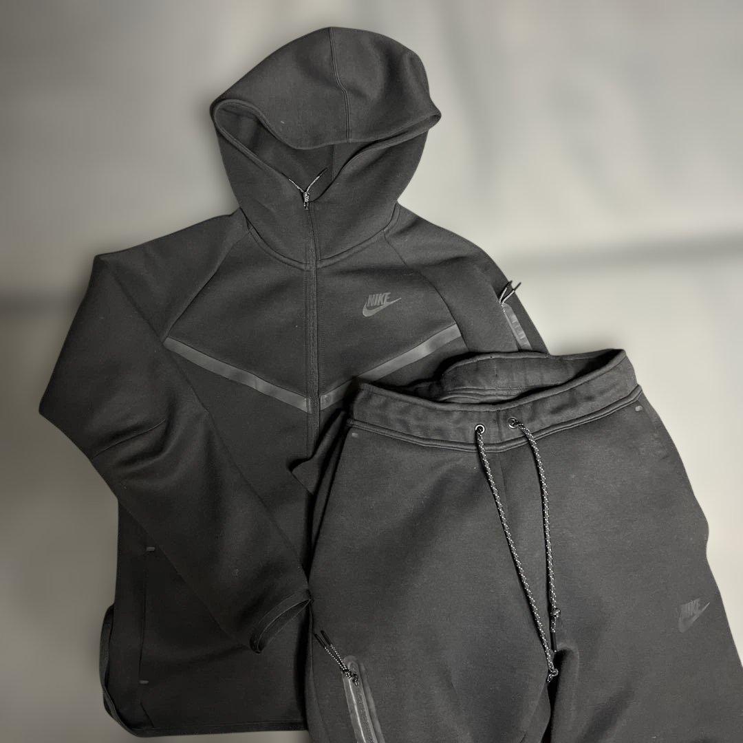 Nike テックフリース　ブラック