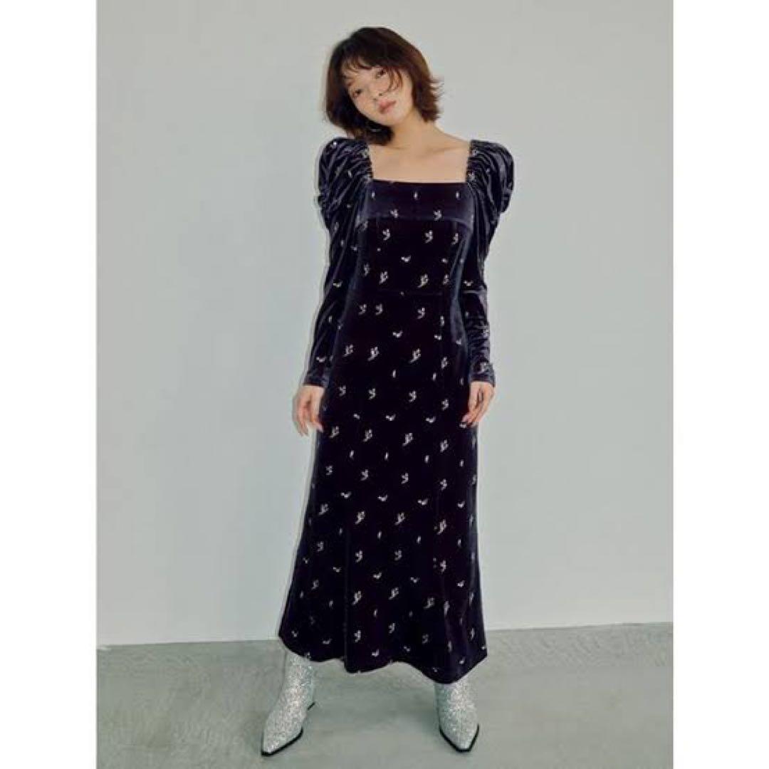 LILY BROWN フラワーエンブロイダリースクエアネックベロアワンピース