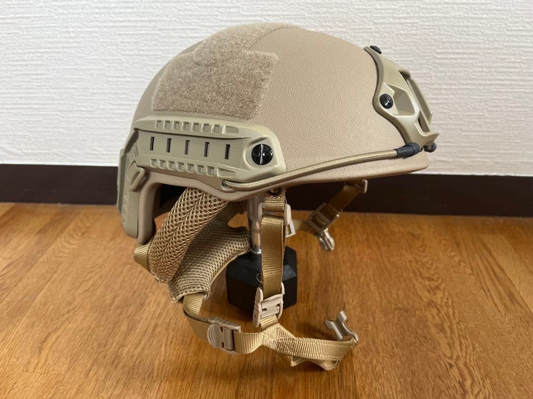 防弾ヘルメット　FAST