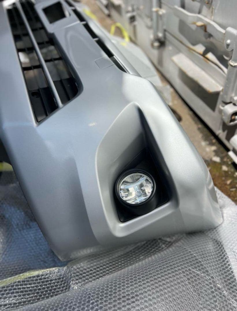 ハイエース200系　3型ワイド（後期）　純正パーツ