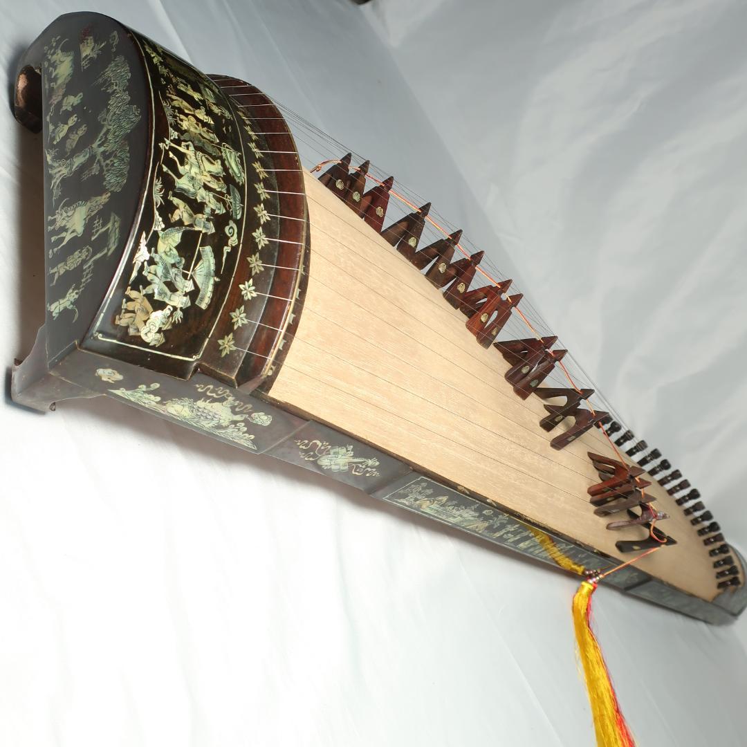 ベトナム民族楽器 ダン・トラン ハードケース付 17弦 エスニック琴 螺鈿細工