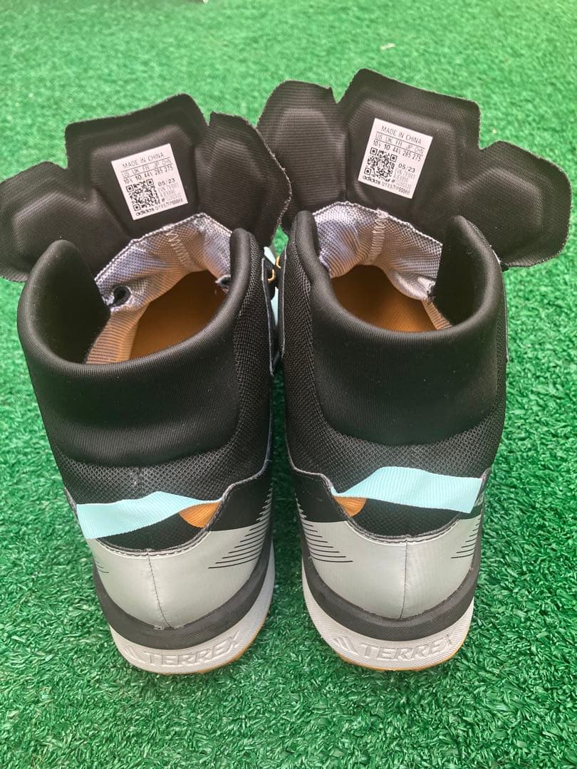 美品アディダススノトレ28.5