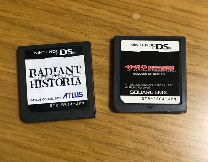 ニンテンドーDSブラック、DSiホワイト、ソフト2本、充電器