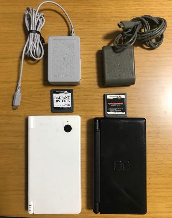 ニンテンドーDSブラック、DSiホワイト、ソフト2本、充電器