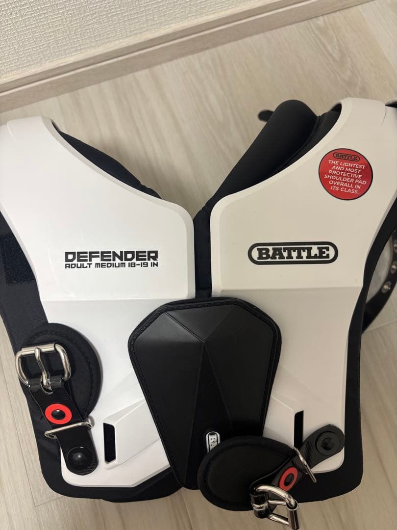 激レア　バトルショルダーパッドMサイズ　アメフト用　大人用　アダルトサイズ