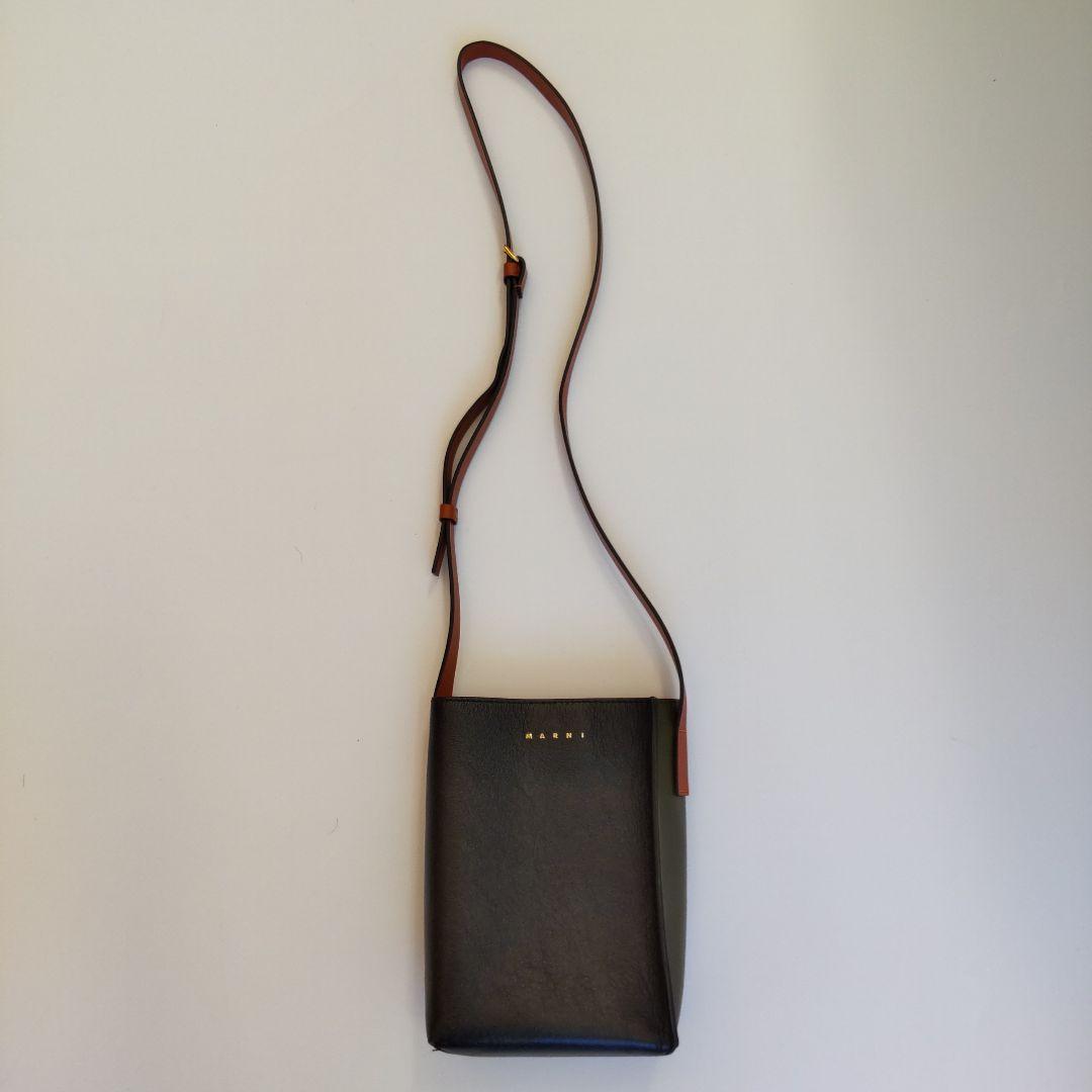 美品 マルニ MUSEO NANO SOFT レザー ショルダーバッグ ブラック