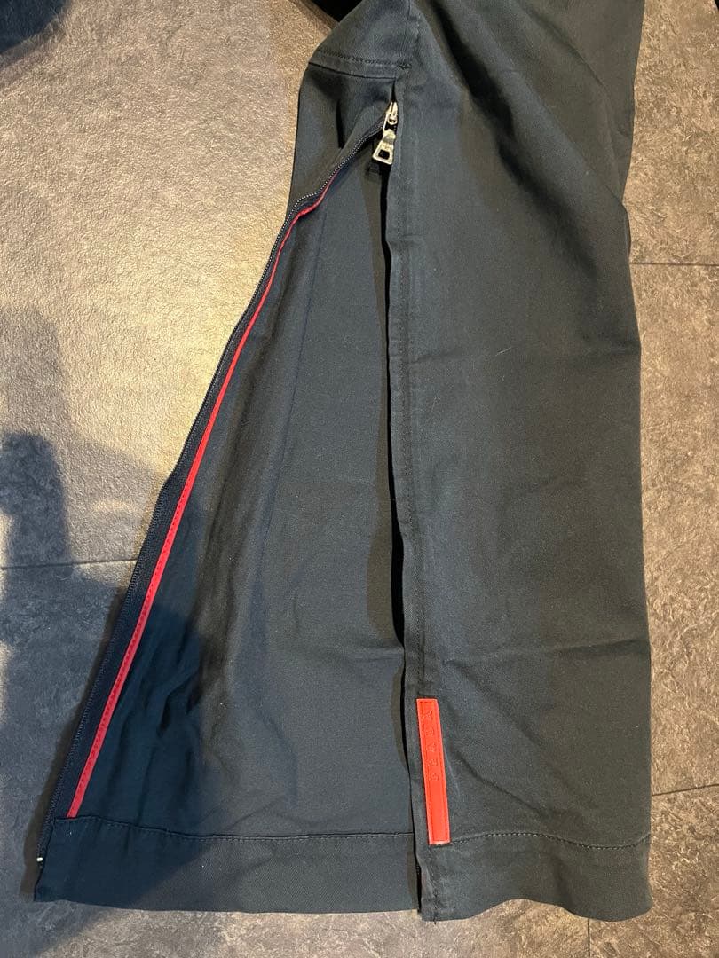 PRADA |サイドジッパー付きパンツ　赤タグプラダ