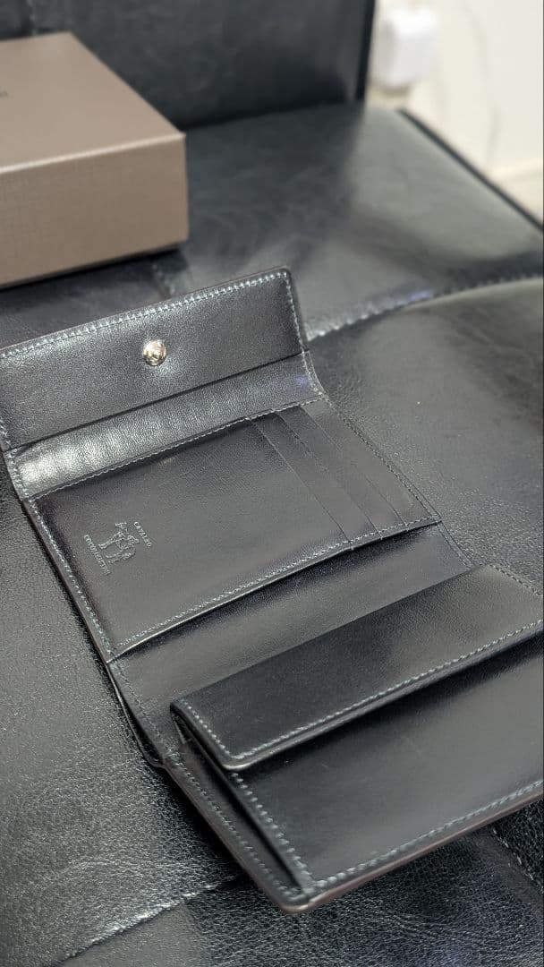 ココマイスター　 カヴァレオカンガ　三つ折り財布 ブラック