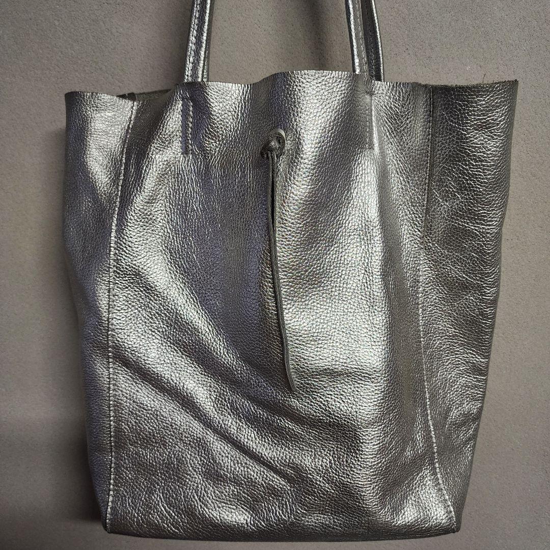 Hoaw. Whim Gazette レザー トートバッグ シルバー シャイニー