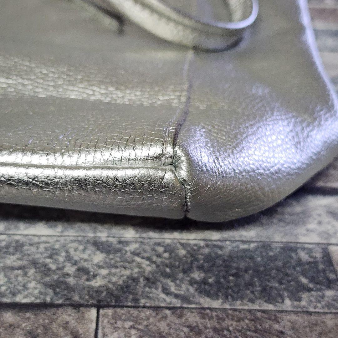 Hoaw. Whim Gazette レザー トートバッグ シルバー シャイニー