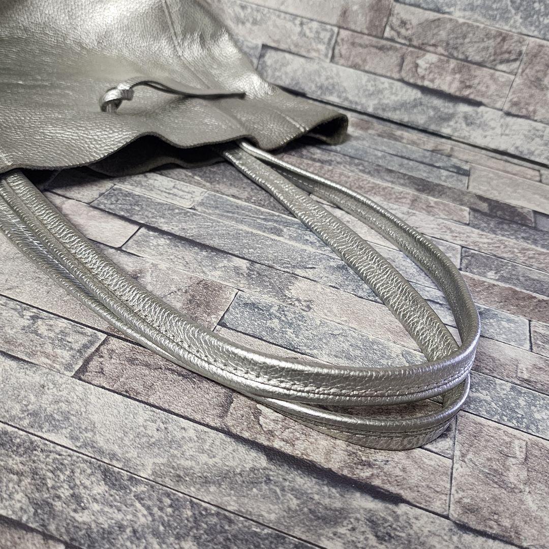 Hoaw. Whim Gazette レザー トートバッグ シルバー シャイニー