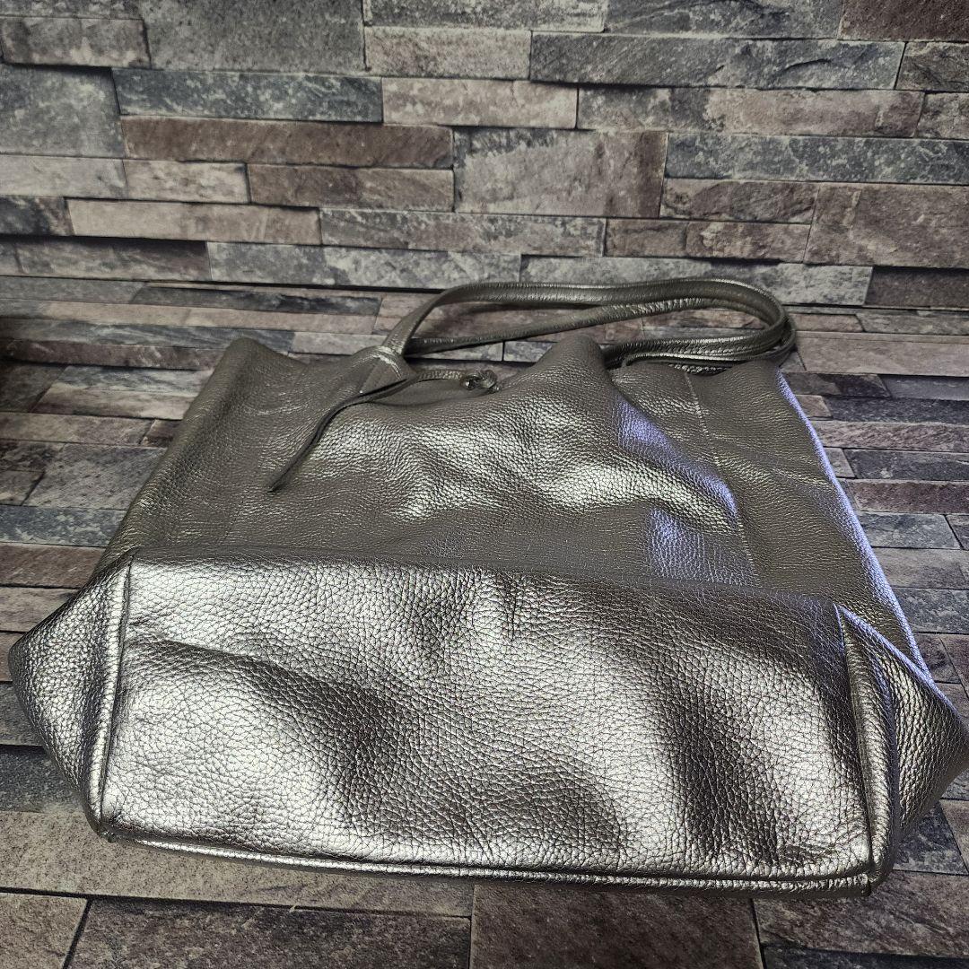 Hoaw. Whim Gazette レザー トートバッグ シルバー シャイニー