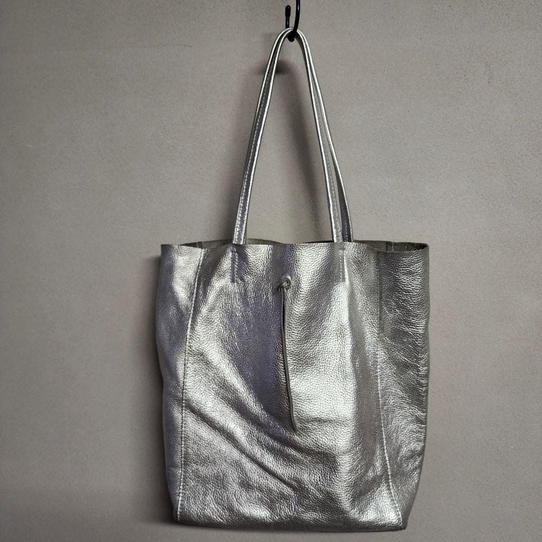 Hoaw. Whim Gazette レザー トートバッグ シルバー シャイニー