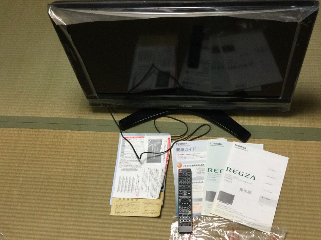 東芝　REGZA 32インチテレビ　(おまけつき☆)